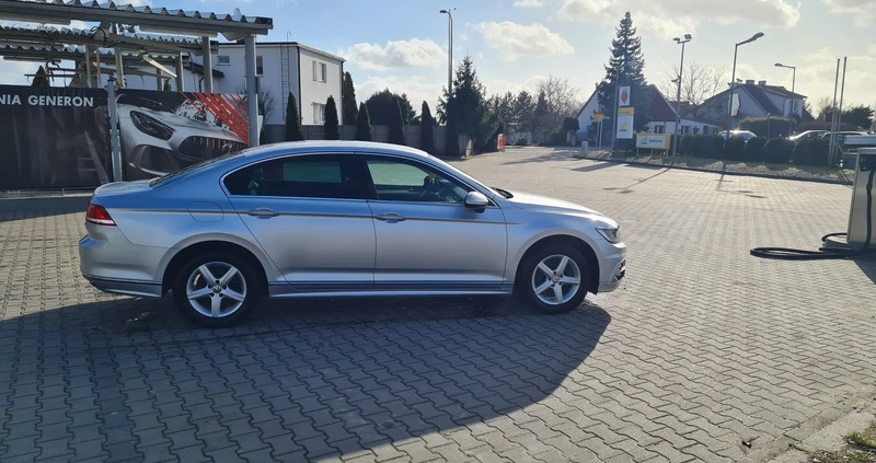 Volkswagen Passat cena 59900 przebieg: 58276, rok produkcji 2015 z Międzychód małe 379